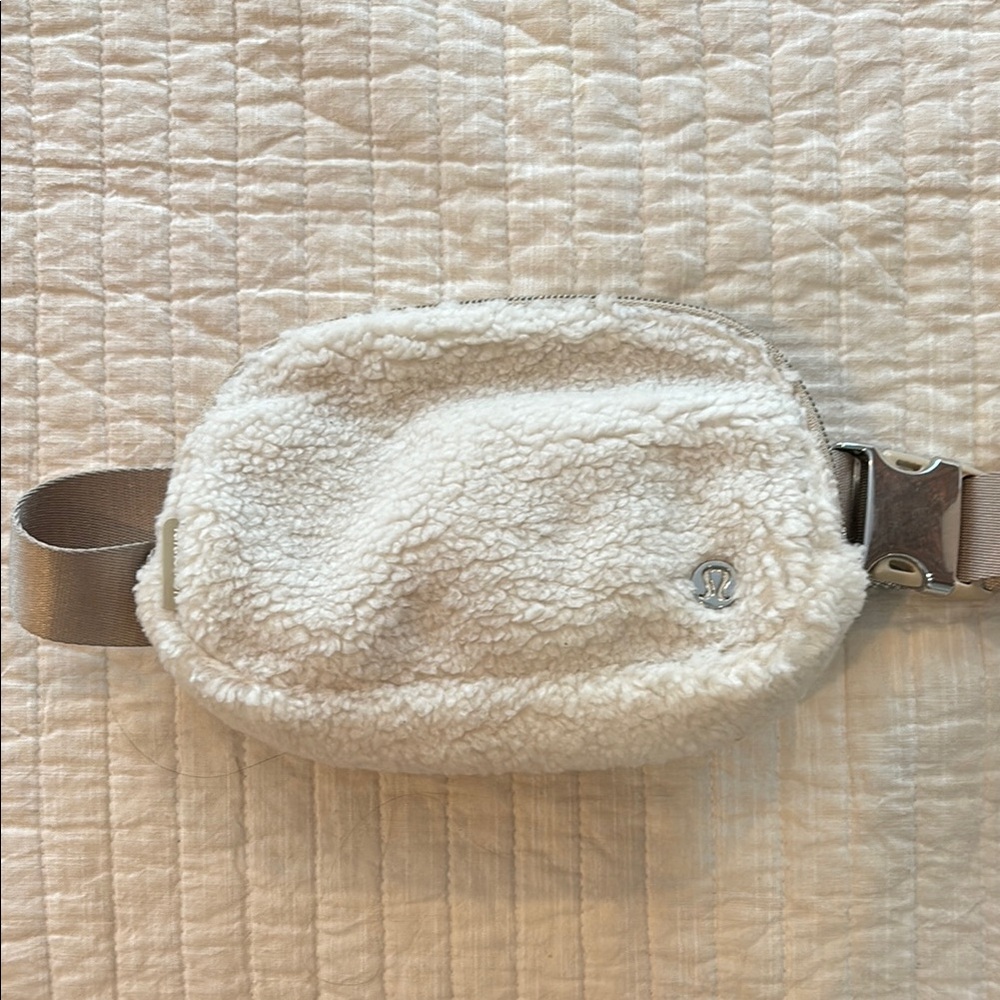 Lululemon Sherpa Belt Bag